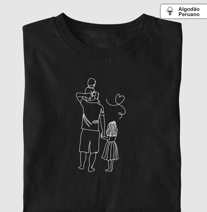 Pai com 2 filhos: Menina maior e menino